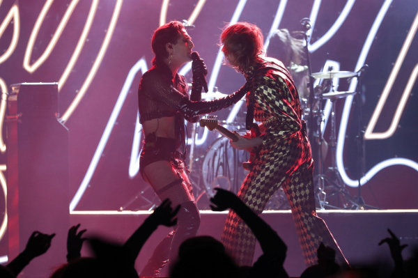 Clique para ver imagem em tamanho real
==============
maneskin_editorial_shutterstock_ema_289729.jpg maneskin_editorial_shutterstock_ema_289729.jpg