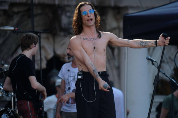 Clique para ver imagem em tamanho real
==============
maneskin_aperolvenezia_281529.jpg maneskin_aperolvenezia_281529.jpg