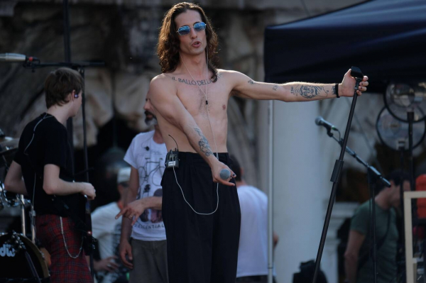 Clique para ver imagem em tamanho real
==============
maneskin_aperolvenezia_281629.jpg maneskin_aperolvenezia_281629.jpg