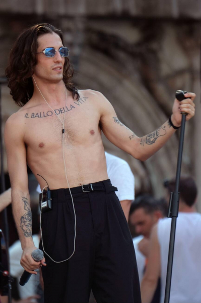 Clique para ver imagem em tamanho real
==============
maneskin_aperolvenezia_281829.jpg maneskin_aperolvenezia_281829.jpg