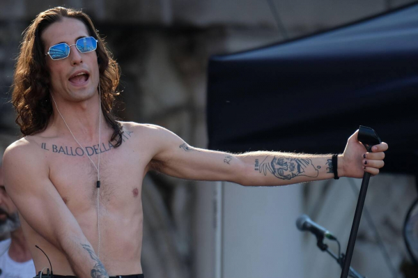 Clique para ver imagem em tamanho real
==============
maneskin_aperolvenezia_28229.jpg maneskin_aperolvenezia_28229.jpg