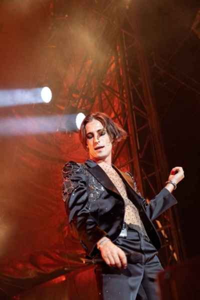 Clique para ver imagem em tamanho real
==============
Maneskin_-Fabio-Germinario_foto_04-683x1024.jpg Maneskin_-Fabio-Germinario_foto_04-683x1024.jpg