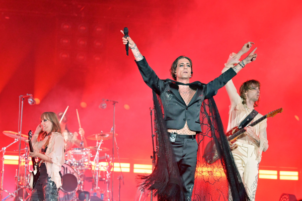 Clique para ver imagem em tamanho real
==============
shutterstock_editorial_Maneskin_in_concert_in_Rome_I_13025143bs.jpg shutterstock_editorial_Maneskin_in_concert_in_Rome_I_13025143bs.jpg