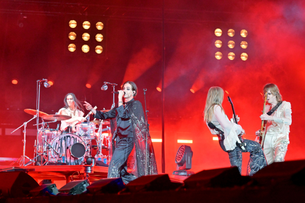 Clique para ver imagem em tamanho real
==============
shutterstock_editorial_Maneskin_in_concert_in_Rome_I_13025143cf.jpg shutterstock_editorial_Maneskin_in_concert_in_Rome_I_13025143cf.jpg