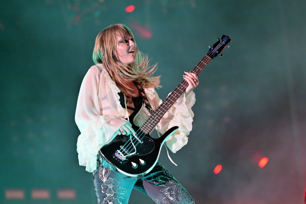 Clique para ver imagem em tamanho real
==============
shutterstock_editorial_Maneskin_in_concert_in_Rome_It_13025143s.jpg shutterstock_editorial_Maneskin_in_concert_in_Rome_It_13025143s.jpg