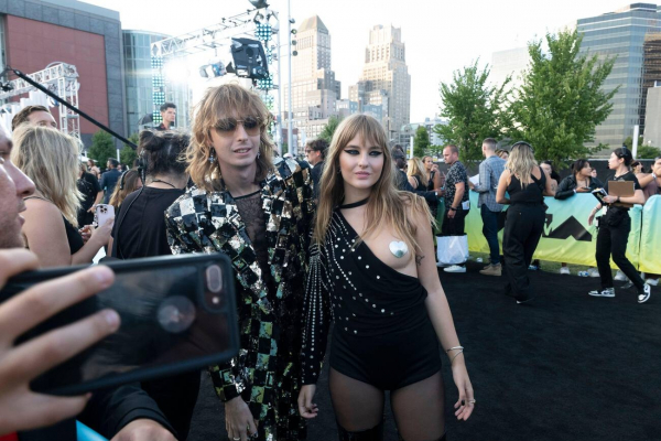 maneskin_carpet_video_music_awards_al_282129.jpg