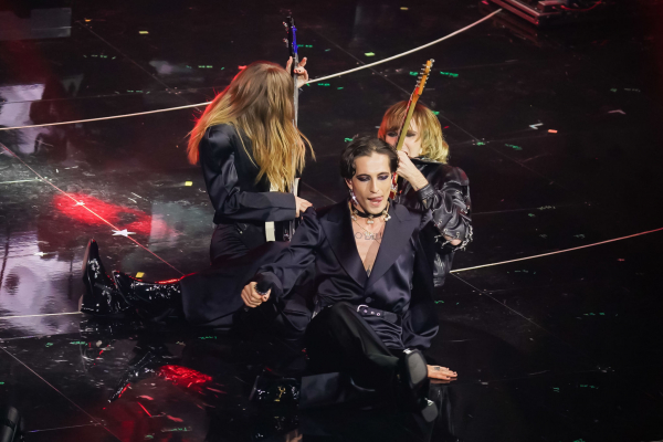 Clique para ver imagem em tamanho real
==============
maneskin_editorial_shitterstock_sanremo_festival_2022_2810329.jpg maneskin_editorial_shitterstock_sanremo_festival_2022_2810329.jpg