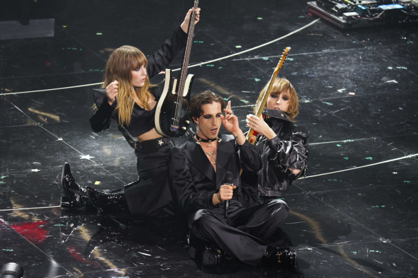 Clique para ver imagem em tamanho real
==============
maneskin_editorial_shitterstock_sanremo_festival_2022_285129.jpg maneskin_editorial_shitterstock_sanremo_festival_2022_285129.jpg