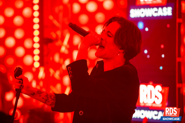 Clique para ver imagem em tamanho real
==============
RDS-SHOWCASE-MANESKIN-7003.jpg RDS-SHOWCASE-MANESKIN-7003.jpg