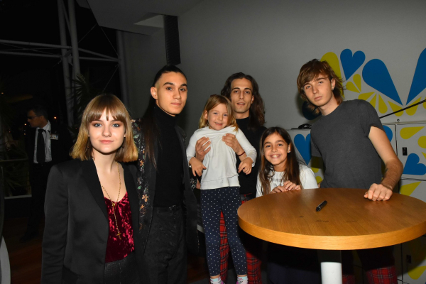 Clique para ver imagem em tamanho real
==============
46777667_2621792177831755_2744864193864794112_n_28129.jpg 46777667_2621792177831755_2744864193864794112_n_28129.jpg