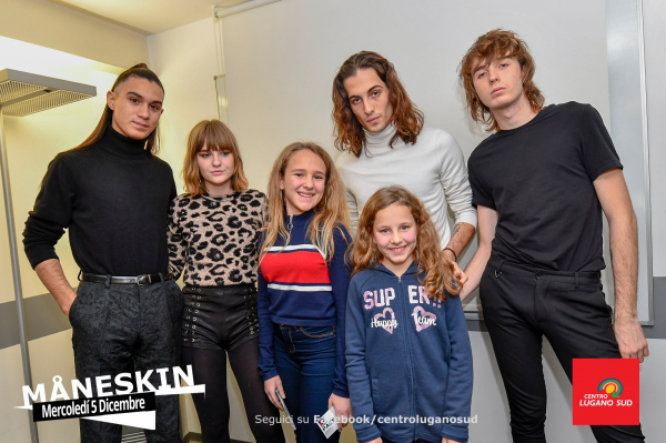 Clique para ver imagem em tamanho real
==============
47682387_2239759886236990_9216618767717498880_n.jpg 47682387_2239759886236990_9216618767717498880_n.jpg