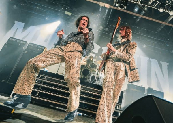 Clique para ver imagem em tamanho real
==============
Colin Newby
 Colin Newby