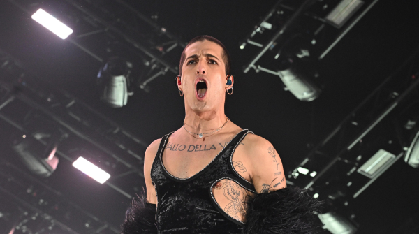 Clique para ver imagem em tamanho real
==============
shutterstock_editorial_Italian_rock_band_Maneskin_in_13783312e.jpg shutterstock_editorial_Italian_rock_band_Maneskin_in_13783312e.jpg