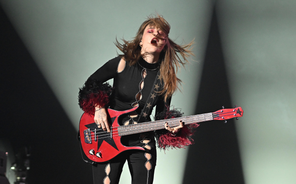 Clique para ver imagem em tamanho real
==============
shutterstock_editorial_Italian_rock_band_Maneskin_in_13783312g.jpg shutterstock_editorial_Italian_rock_band_Maneskin_in_13783312g.jpg