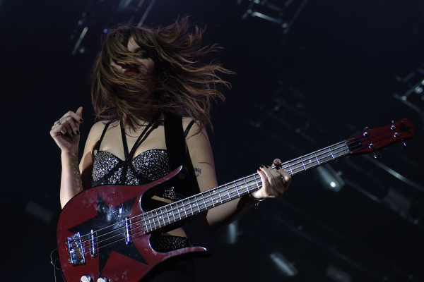 Clique para ver imagem em tamanho real
==============
shutterstock_editorial_Maneskin_live_at_Palazzo_dello_13845990w.jpg shutterstock_editorial_Maneskin_live_at_Palazzo_dello_13845990w.jpg