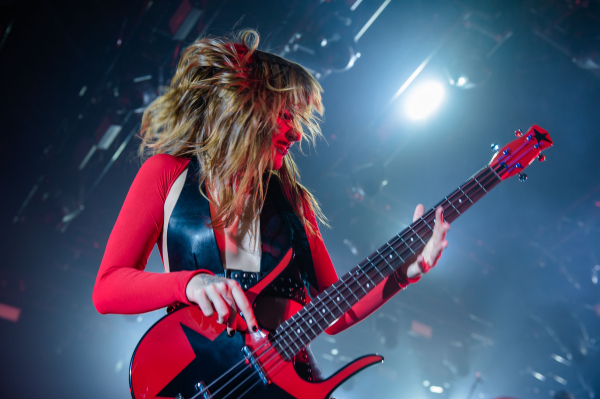 Clique para ver imagem em tamanho real
==============
shutterstock_editorial_Maneskin_In_Concert_In_Bari_It_13854094p.jpg shutterstock_editorial_Maneskin_In_Concert_In_Bari_It_13854094p.jpg