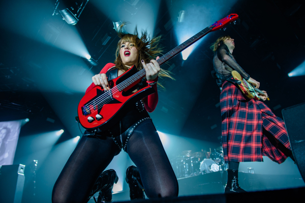 Clique para ver imagem em tamanho real
==============
shutterstock_editorial_Maneskin_In_Concert_In_Bari_It_13854094r.jpg shutterstock_editorial_Maneskin_In_Concert_In_Bari_It_13854094r.jpg