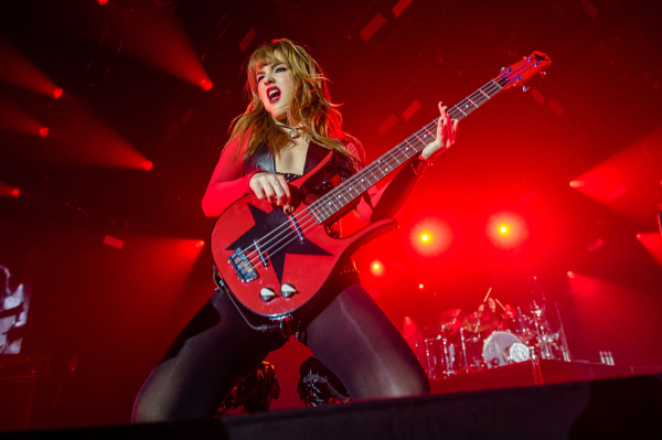 Clique para ver imagem em tamanho real
==============
shutterstock_editorial_Maneskin_In_Concert_In_Bari_It_13854094s.jpg shutterstock_editorial_Maneskin_In_Concert_In_Bari_It_13854094s.jpg