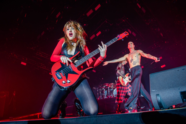 Clique para ver imagem em tamanho real
==============
shutterstock_editorial_Maneskin_In_Concert_In_Bari_It_13854094t.jpg shutterstock_editorial_Maneskin_In_Concert_In_Bari_It_13854094t.jpg