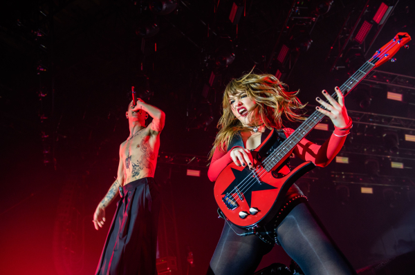 Clique para ver imagem em tamanho real
==============
shutterstock_editorial_Maneskin_In_Concert_In_Bari_It_13854094w.jpg shutterstock_editorial_Maneskin_In_Concert_In_Bari_It_13854094w.jpg