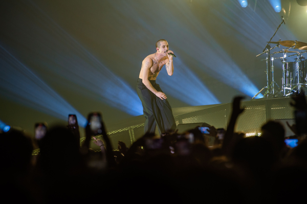 Clique para ver imagem em tamanho real
==============
shutterstock_editorial_Maneskin_In_Concert_In_Bari_It_13854094x.jpg shutterstock_editorial_Maneskin_In_Concert_In_Bari_It_13854094x.jpg