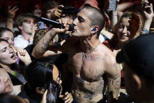 Clique para ver imagem em tamanho real
==============
Damiano_Glastonbury_7.jpg Damiano_Glastonbury_7.jpg