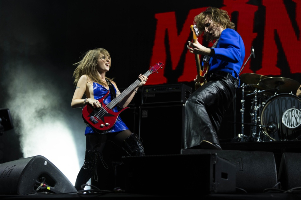 Clique para ver imagem em tamanho real
==============
Maneskin_Glastonbury.jpg Maneskin_Glastonbury.jpg