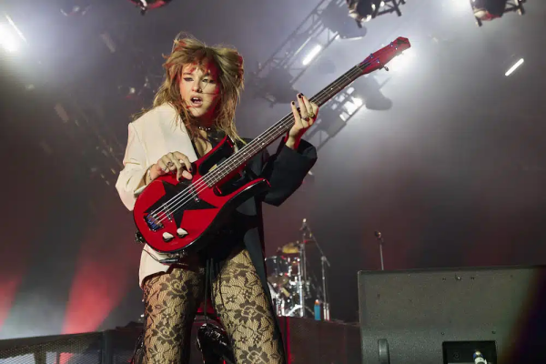 Clique para ver imagem em tamanho real
==============
© Ulrich Stamm
 © Ulrich Stamm