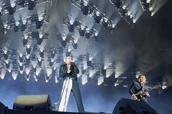 Clique para ver imagem em tamanho real
==============
© Ulrich Stamm
 © Ulrich Stamm