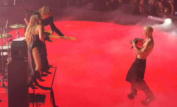 2023-09-13T032447Z_430385600_HP1EJ9D09H8DI_RTRMADP_3_AWARDS-MTV-VMA.JPG