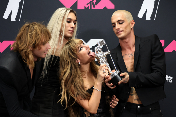 2023-09-13T034111Z_941008577_HP1EJ9D0A8KE3_RTRMADP_3_AWARDS-MTV-VMA.JPG