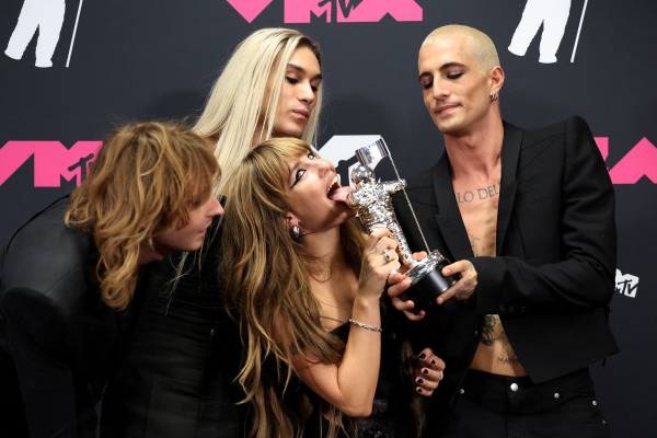 2023-09-13T041213Z_252459166_HP1EJ9D0A7YE2_RTRMADP_3_AWARDS-MTV-VMA.JPG