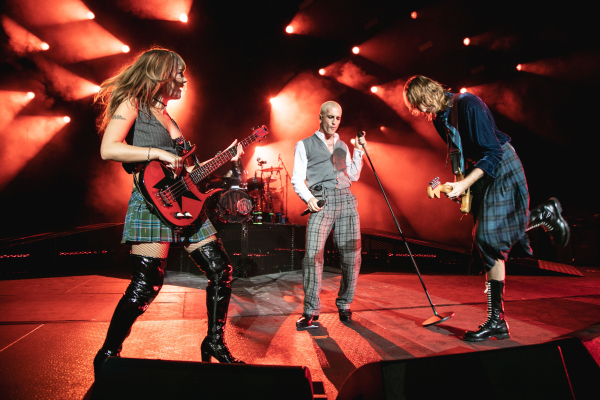 Clique para ver imagem em tamanho real
==============
shutterstock_editorial_Maneskin_Victoria_De_Angelis_14133919a.jpg shutterstock_editorial_Maneskin_Victoria_De_Angelis_14133919a.jpg