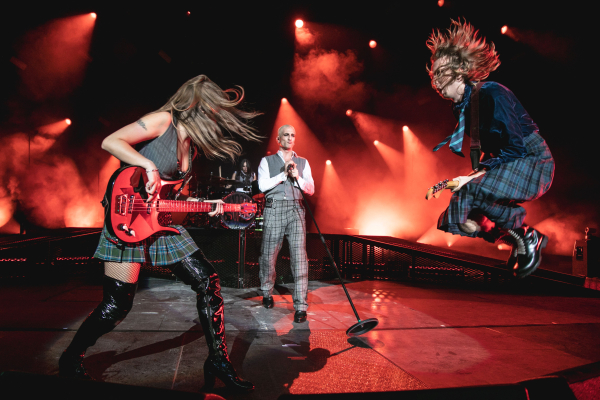 Clique para ver imagem em tamanho real
==============
shutterstock_editorial_Maneskin_Victoria_De_Angelis_14133920a.jpg shutterstock_editorial_Maneskin_Victoria_De_Angelis_14133920a.jpg