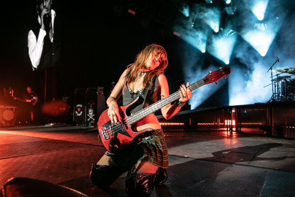 Clique para ver imagem em tamanho real
==============
shutterstock_editorial_Maneskin_Victoria_De_Angelis_i_14133917b.jpg shutterstock_editorial_Maneskin_Victoria_De_Angelis_i_14133917b.jpg