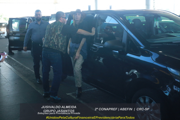 Clique para ver imagem em tamanho real
==============
MEGA1055731_Thomas_Raggi_Mane_001.jpg MEGA1055731_Thomas_Raggi_Mane_001.jpg