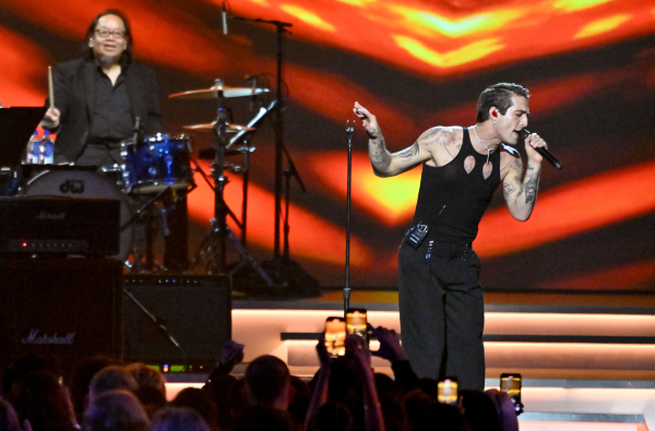 Clique para ver imagem em tamanho real
==============
shutterstock_editorial_MusiCares_14328410CE.jpg shutterstock_editorial_MusiCares_14328410CE.jpg