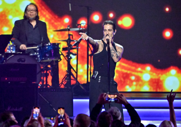Clique para ver imagem em tamanho real
==============
shutterstock_editorial_MusiCares_14328410cb.jpg shutterstock_editorial_MusiCares_14328410cb.jpg