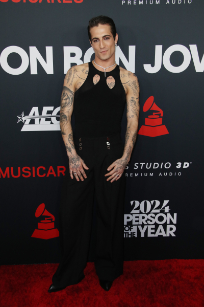 Clique para ver imagem em tamanho real
==============
shutterstock_editorial_MusiCares_14328408QX.jpg shutterstock_editorial_MusiCares_14328408QX.jpg