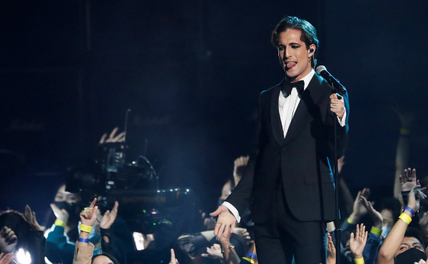 2021-11-22T031730Z_1327763085_RC2EZQ95KAFF_RTRMADP_3_AWARDS-AMERICAN-MUSIC.JPG