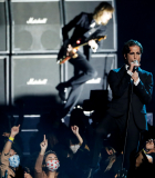 2021-11-22T025919Z_223472678_RC2EZQ9I18W6_RTRMADP_3_AWARDS-AMERICAN-MUSIC.JPG