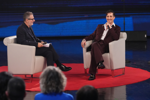 Clique para ver imagem em tamanho real
==============
shutterstock_editorial_Damiano_David_Guest_on_the_Progr_14762155E.jpg shutterstock_editorial_Damiano_David_Guest_on_the_Progr_14762155E.jpg