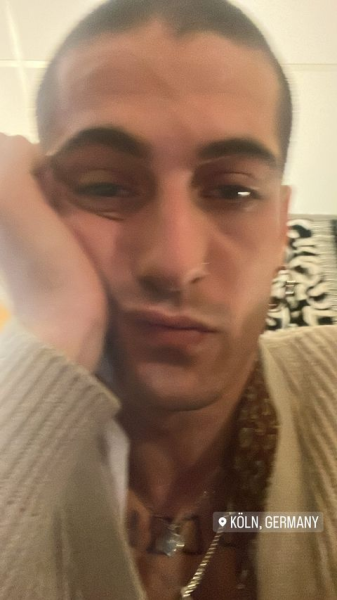 Fq4Q5SkWYAAlc7Q.png