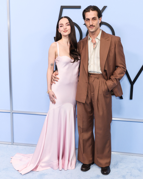 Clique para ver imagem em tamanho real
==============
maneskingallery_289529.jpg maneskingallery_289529.jpg