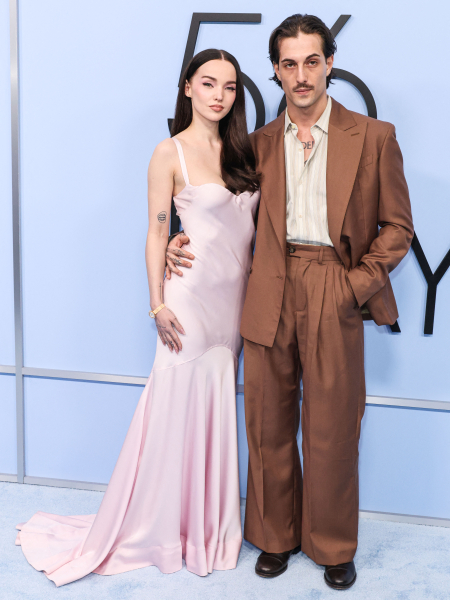 Clique para ver imagem em tamanho real
==============
maneskingallery_289629.jpg maneskingallery_289629.jpg